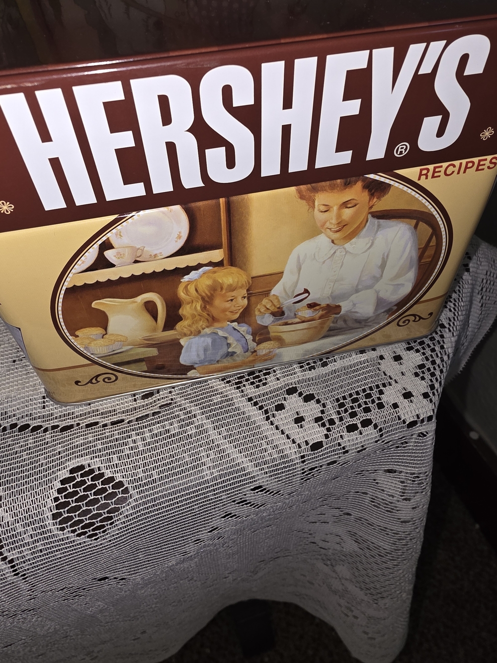 Hershey's Retro Recipe Tin - Brown and Cream